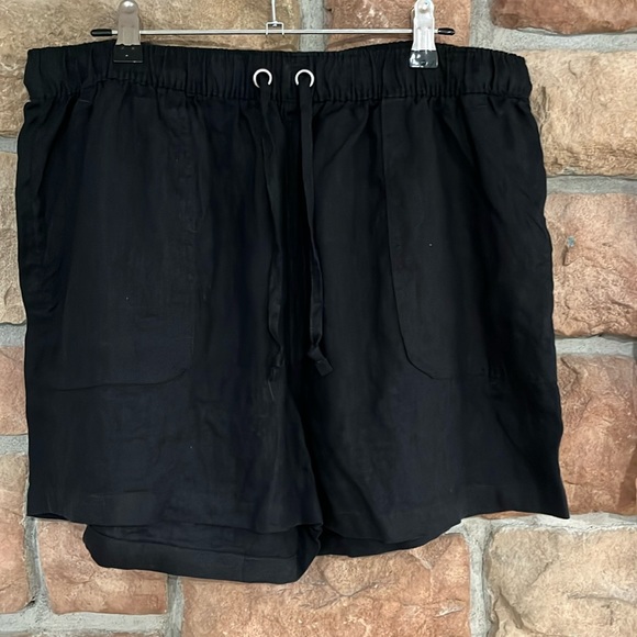 Women’s shorts - Picture 1 of 8